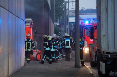 Groesserer Brand in einem Muellbetrieb in Stuttgart
